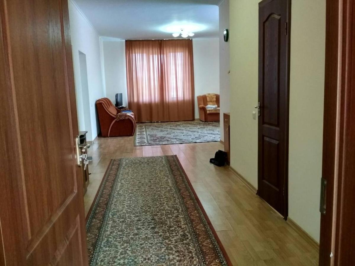Apartments Domovik Просторная Квартира С Видом На Горы Mukacheve Luaran gambar
